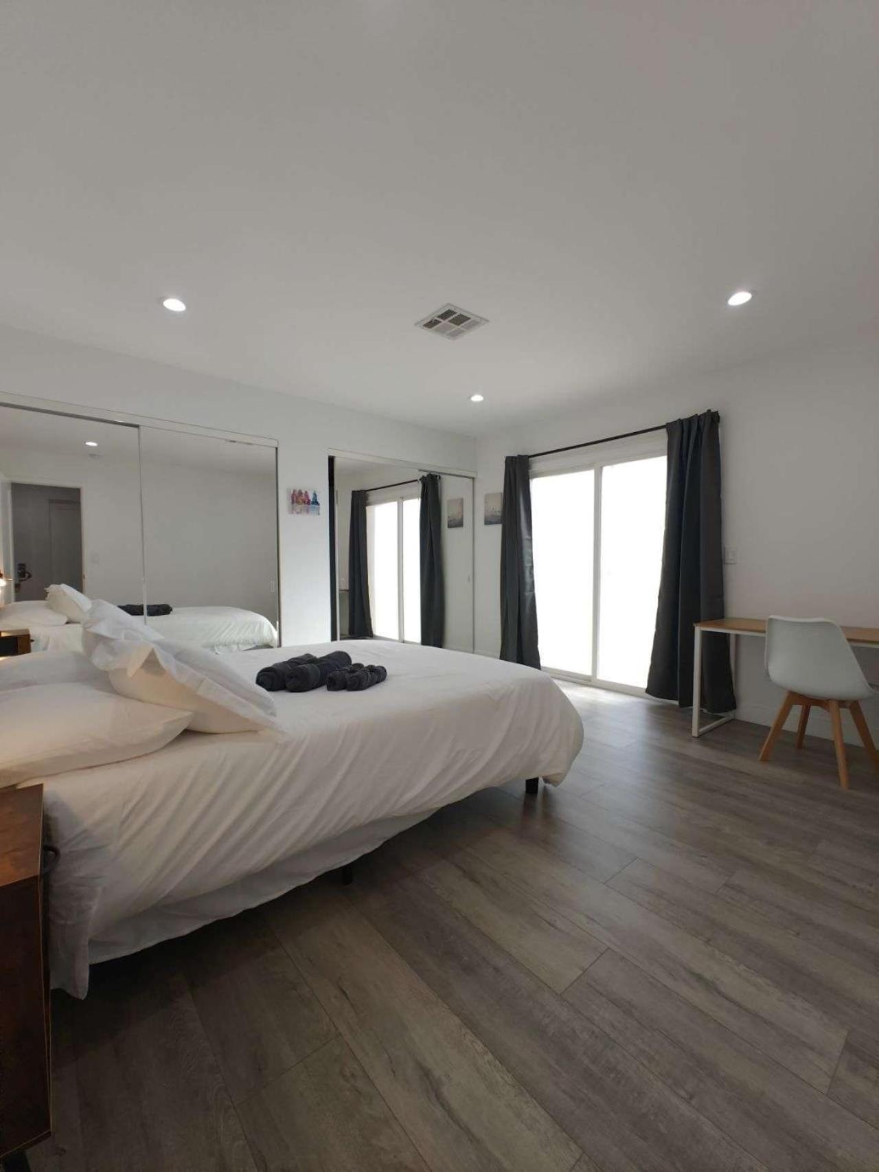 The Strip Is Just Around The Corner! Newly Renovated Luxury Modern Minimalist Villa With Large Pool! Las Vegas Extérieur photo